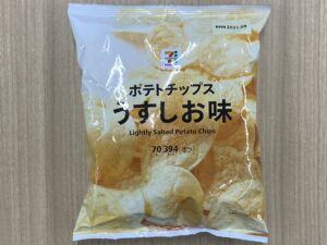 驚くほどスッキリ塩味 ポテトチップス うすしお味 セブン ローソン ファミマ コンビニ商品３社 比較食べ比べ コンビニ商品 ご飯を比較食べ比べ