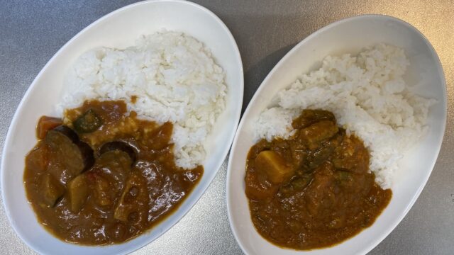 主役は野菜 セブン ローソン トマト香る野菜カレー レトルト野菜カレー 食べ比べ コンビニ商品 ご飯を比較食べ比べ